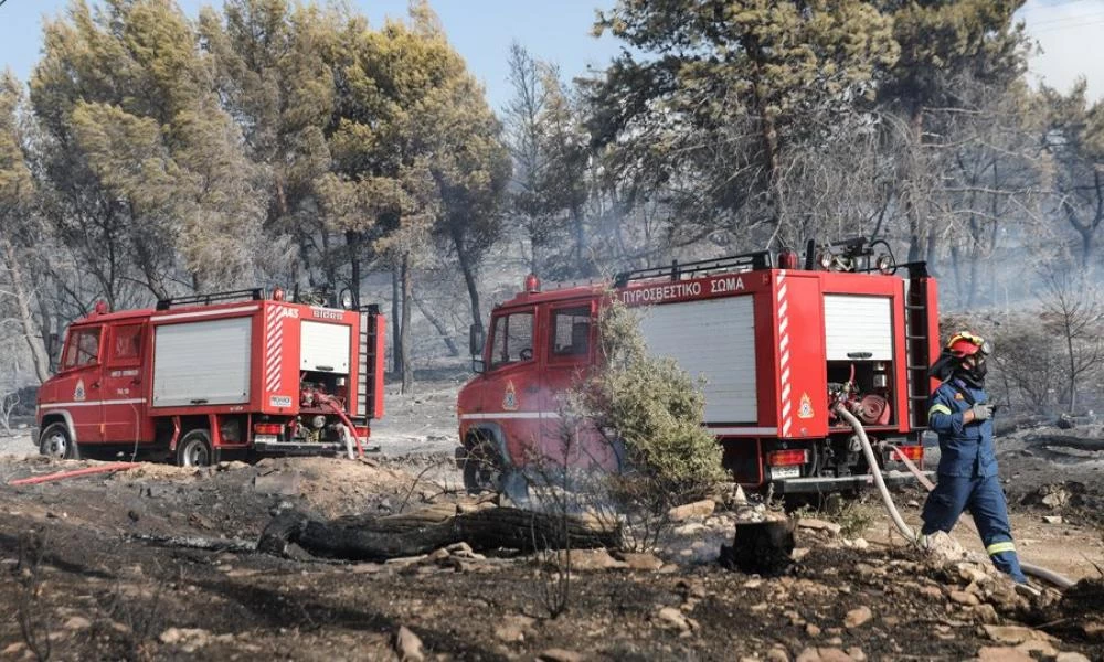 Φωτιά στην Κερατέα κοντά σε δασική περιοχή
